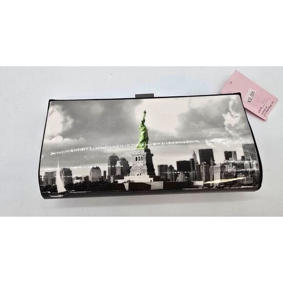 Prezzo Statue Of Liberty Clutch Bag With Chain Strap & Striped Interior - Picture 3 of 6